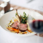Hotéis da rede Marriott International organizam experiências gastronômicas e de bem-estar para o Dia dos Pais