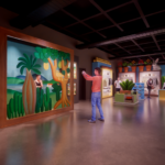 Tarsila do Amaral recebe a maior exposição imersiva já dedicada ao seu legado