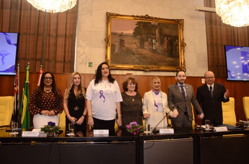2º Congresso Agosto Lilás da Confraria Mulheres 40+ reúne autoridades e reforça compromisso de combater o feminicídio