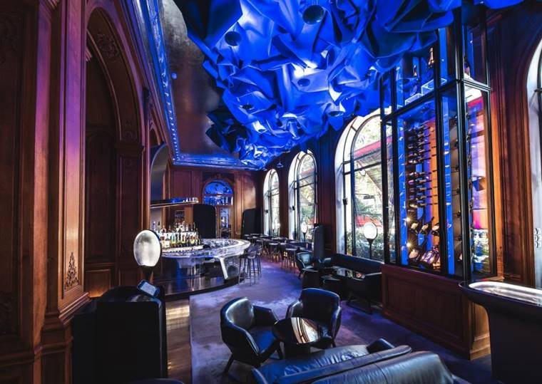 Hotel Plaza Athénée, na França, eleito o 41º entre os 50 Melhores Hotéis de 2026