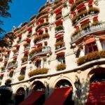Hotel Plaza Athénée, na França, eleito o 41º entre os 50 Melhores Hotéis de 2026