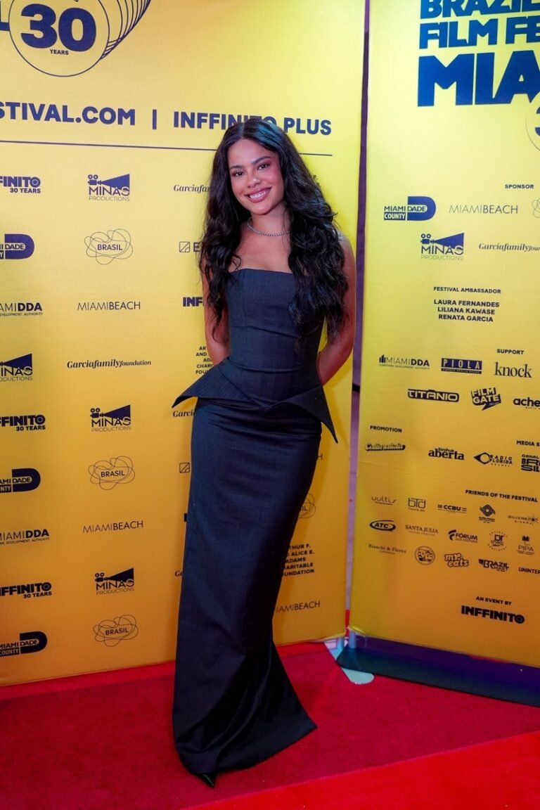 Protagonista Bella Campos do filme Cinco tipos de medo prestigia Festival de Cinema em Miami