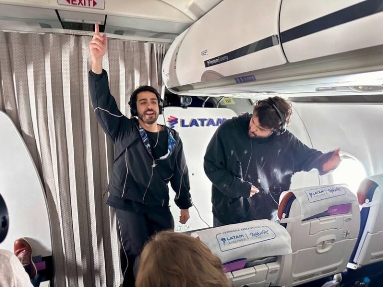 Rock in Rio, LATAM realiza show de Cat Dealers a bordo de ponte aérea