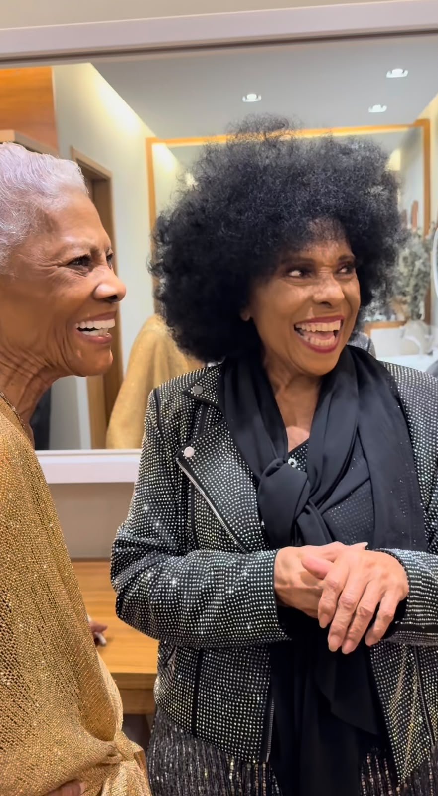 Eliana Pittman celebra reencontro emocionante com Dionne Warwick após show de despedida dos palcos