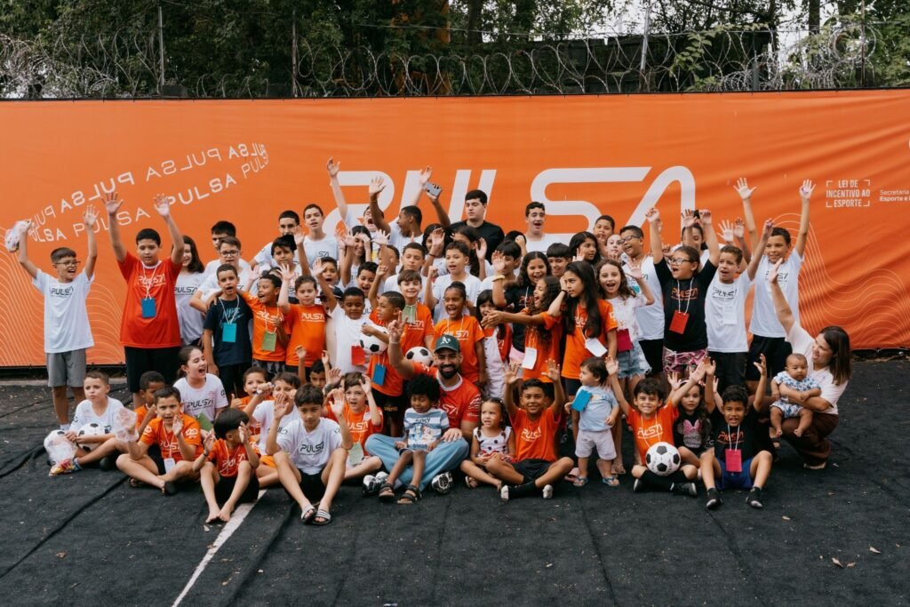 Dilsinho participa de celebração do Dia das Crianças no Pulsa